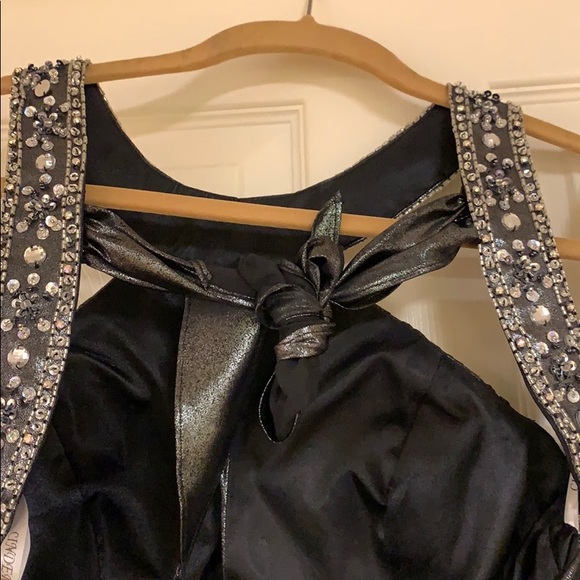 Metallic Detailed Gown - Picture 5 of 7